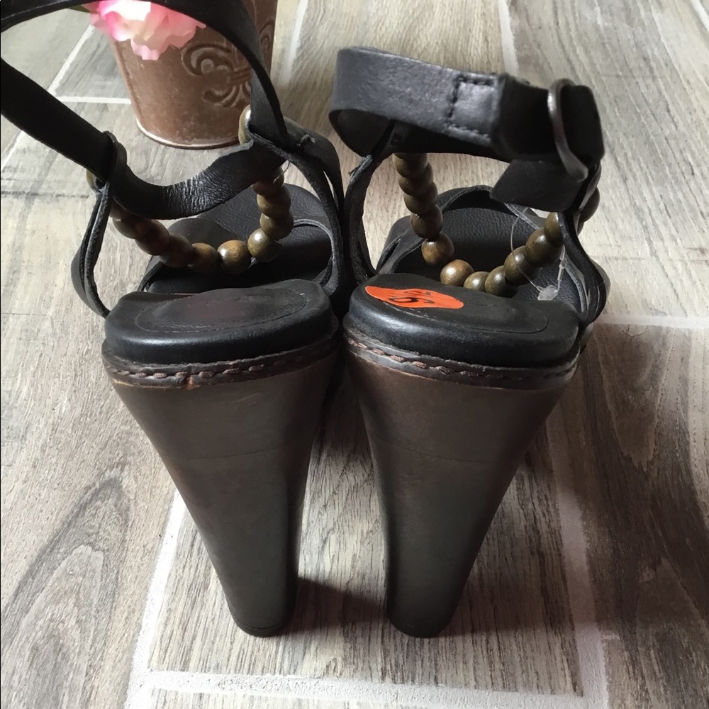 SOLD!💥UGG Leather Ankle Straps Platforms Heels - Picture 5 of 8